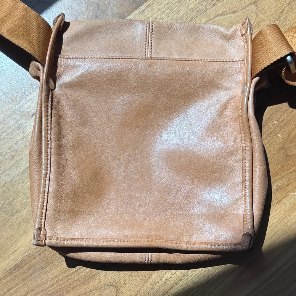 Mandarina Duck genuine leather crossbody bag with logo strap - Picture 3 of 10